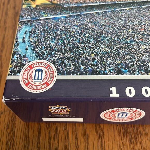 University of Washington, Husky Stadium, Seattle Washington 1000 piece puzzle - Picture 4 of 7